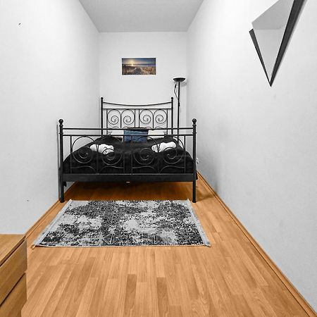 Modern Three-Bedroom, Triple King Beds Vienne Extérieur photo