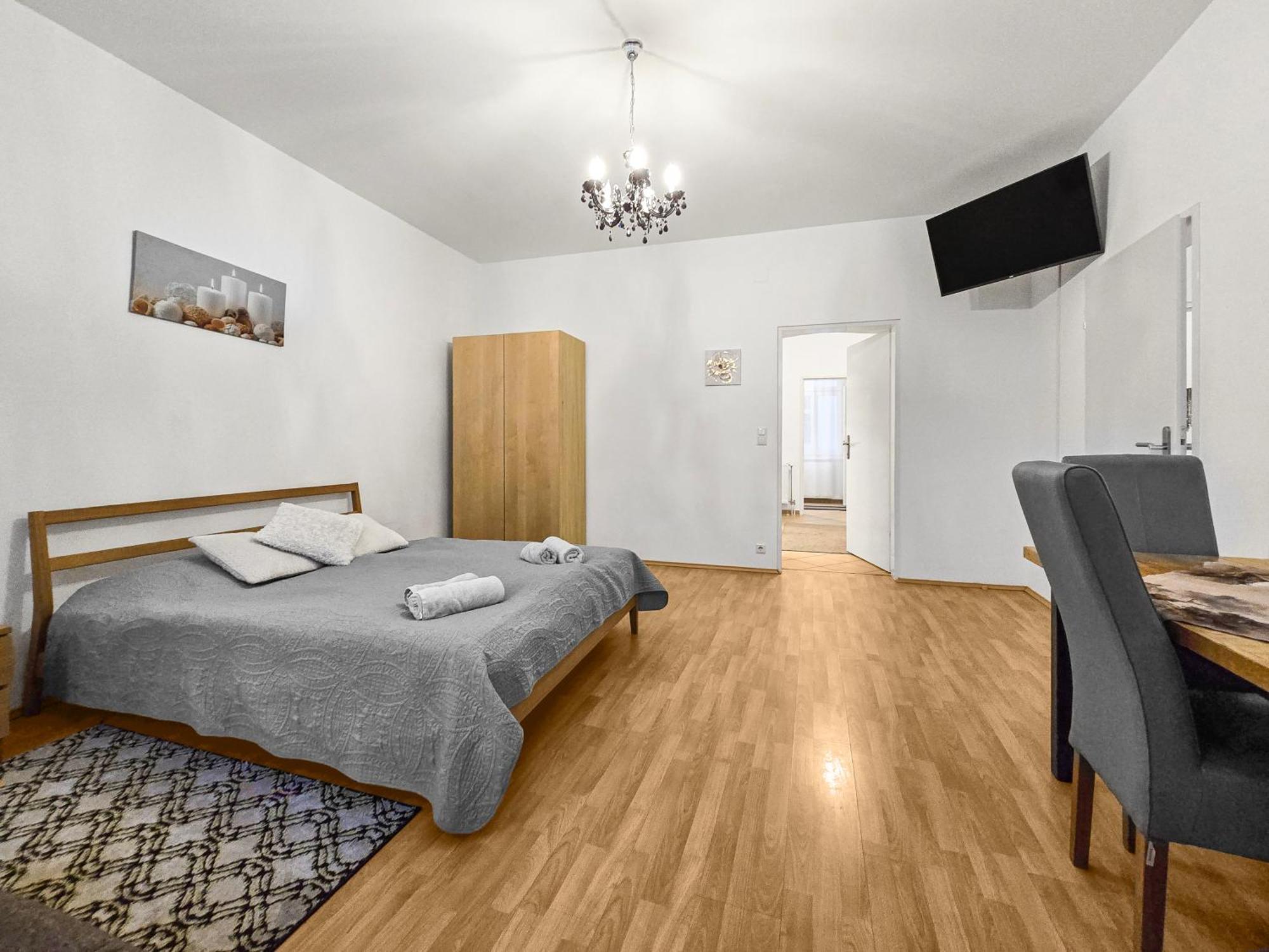 Modern Three-Bedroom, Triple King Beds Vienne Extérieur photo