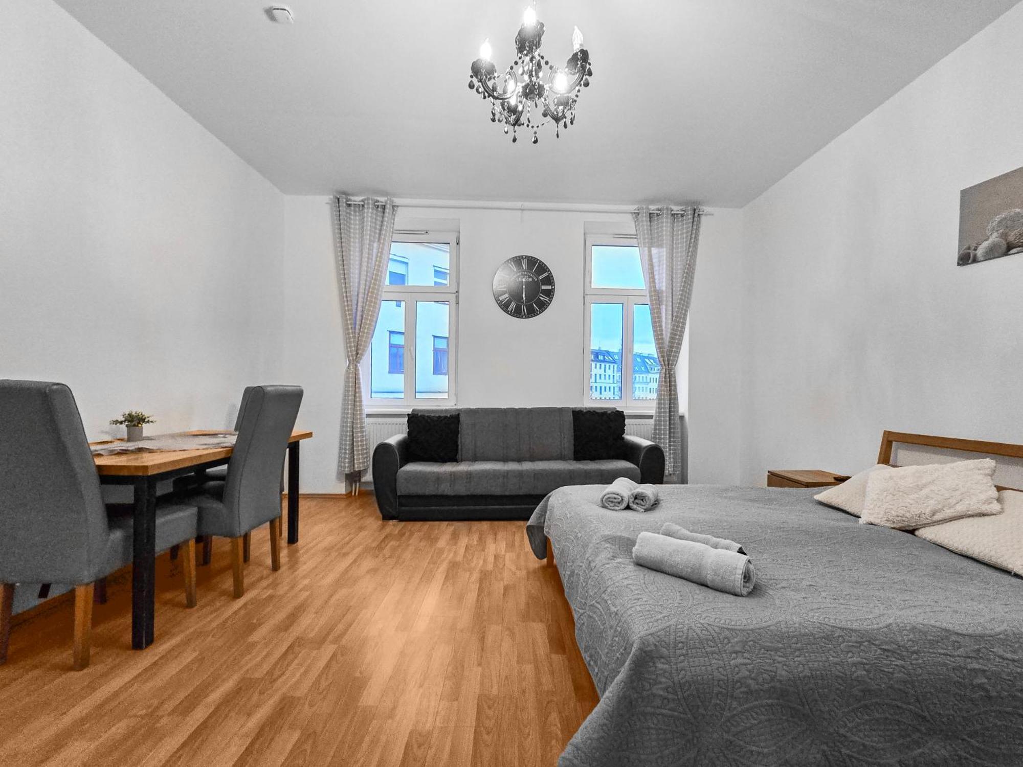 Modern Three-Bedroom, Triple King Beds Vienne Extérieur photo