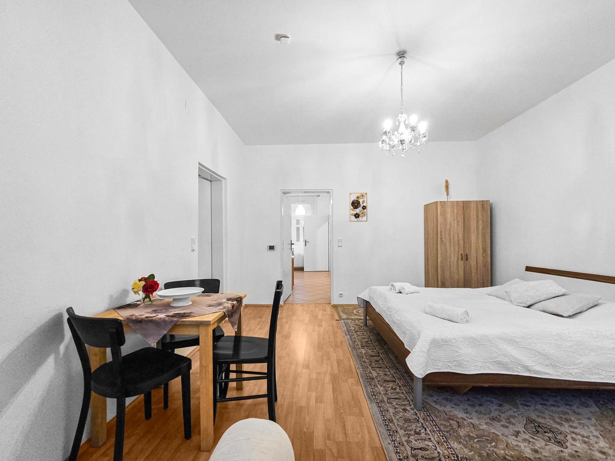 Modern Three-Bedroom, Triple King Beds Vienne Extérieur photo