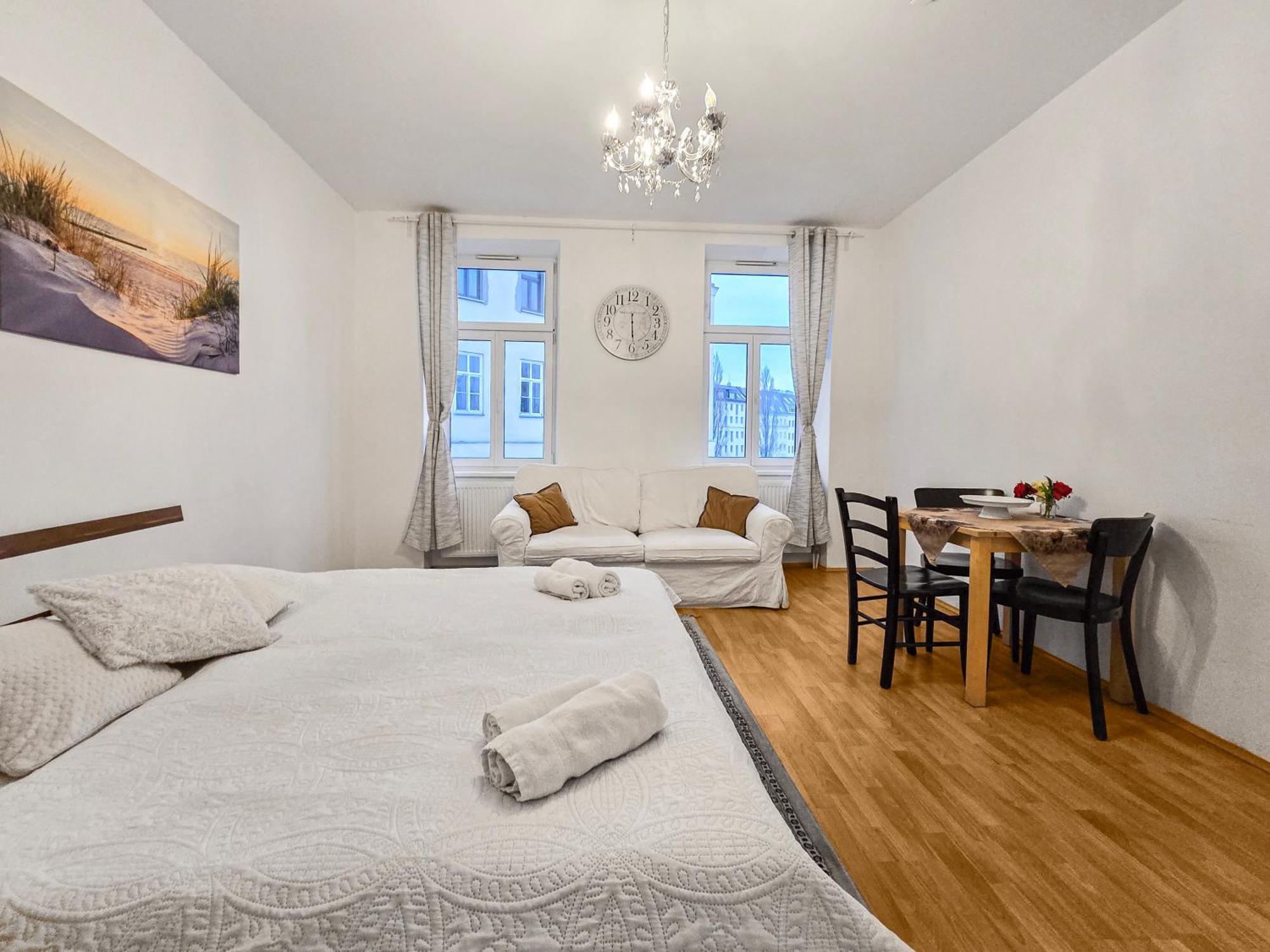 Modern Three-Bedroom, Triple King Beds Vienne Extérieur photo